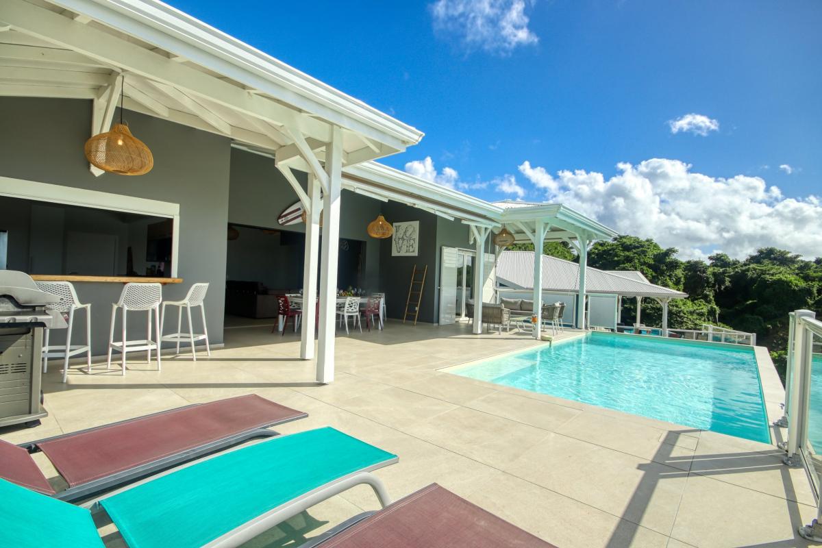 location maison martinique - terrasse et piscine